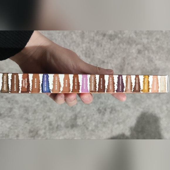 Too faced Better Than Chocolate Eye Shadow Palette - Picture 7 of 7